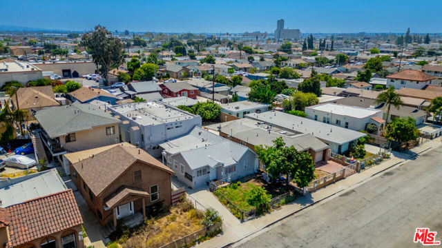 930 Fraser Avenue, Los Angeles CA: https://media.crmls.org/mediaz/ce18b038-9844-48e3-b4d8-f9ab75a2e658.jpg