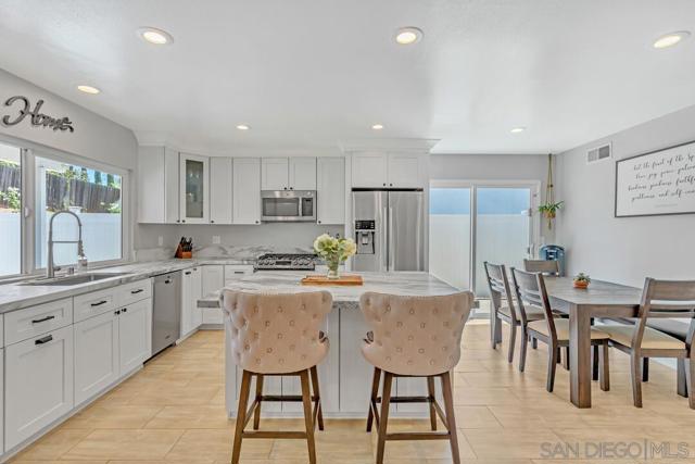 13533 Mora Cir, Poway CA: https://media.crmls.org/mediaz/ce18ef44-48b8-40c5-b74d-d717fc648eb2.jpg
