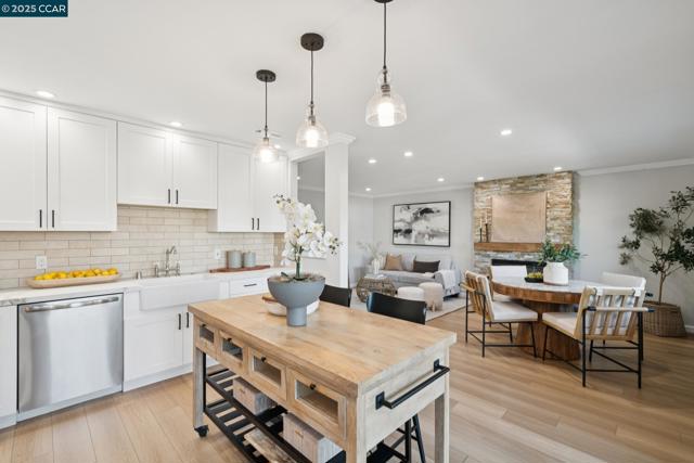 1150 Canyonwood Court, Walnut Creek CA: https://media.crmls.org/mediaz/ce18fd76-288b-4dea-bcaa-16da91901acb.jpg
