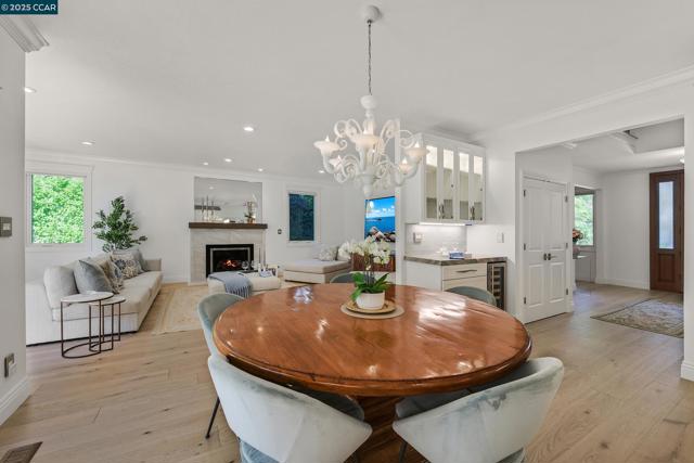 2363 Fish Creek Pl, Danville CA: https://media.crmls.org/mediaz/ce193514-44ff-41d6-a3a8-94f9e6310036.jpg