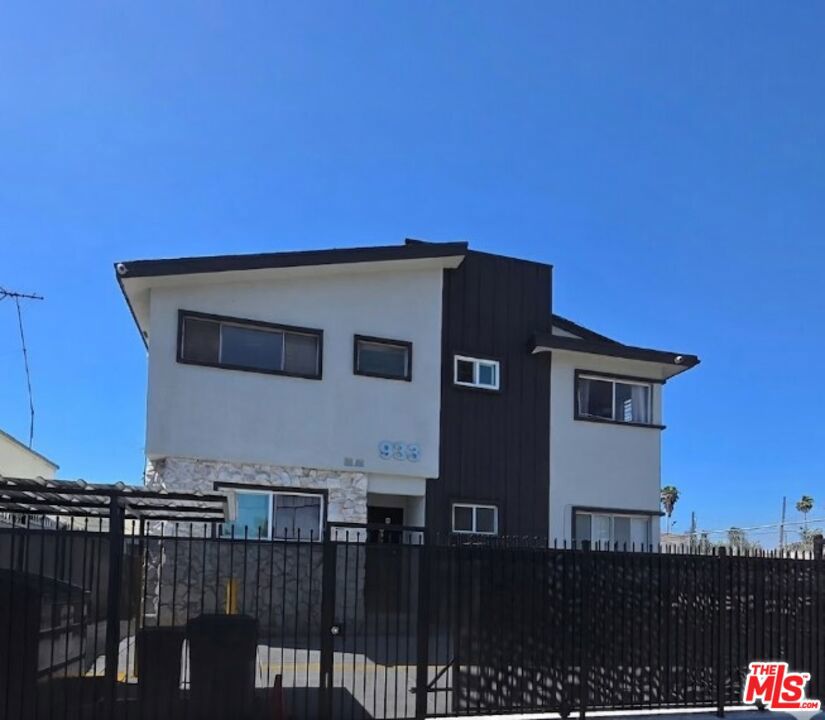 933 S Norton Avenue #6