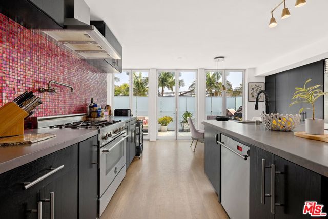 2014 Pacific Avenue, Venice CA: https://media.crmls.org/mediaz/ce1a847f-89da-41e6-a606-9e8d458f8392.jpg