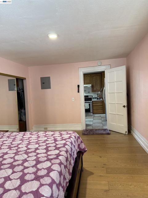 663 25TH Street, Oakland CA: https://media.crmls.org/mediaz/ce1b653d-52a5-4dca-8835-e10eab0f2587.jpg