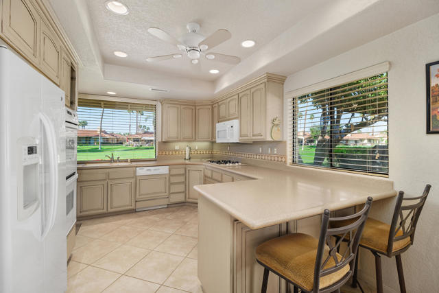 322 Villena Way, Palm Desert CA: https://media.crmls.org/mediaz/ce1b8203-f921-4d8d-80cf-abef5c61813d.jpg
