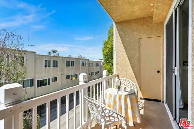 8505 Gulana Avenue, Playa del Rey CA: https://media.crmls.org/mediaz/ce1c5a7e-35bf-4c01-8f20-3cbfc89b8d74.jpg