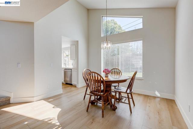 8524 Oak Harbour Ct, Fair Oaks CA: https://media.crmls.org/mediaz/ce1cc58c-6341-461b-80eb-5f04a49dbc07.jpg