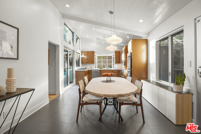 12815 Sarah Street, Studio City CA: https://media.crmls.org/mediaz/ce1d0d06-012b-40e2-93d2-ecc4d2c79a77.jpg