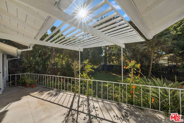 440 24th Street, Santa Monica CA: https://media.crmls.org/mediaz/ce1da77d-fb14-4a19-a0d5-be511ec7c0f3.jpg