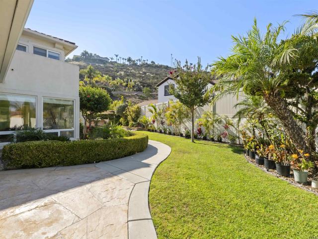 2535 San Clemente Avenue, Vista CA: https://media.crmls.org/mediaz/ce1db372-cc73-44f5-a65f-107cccdf888d.jpg