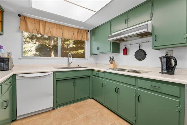 1080 Sequoia Drive, Big Bear CA: https://media.crmls.org/mediaz/ce1f2d8d-4b55-40a2-935f-ce6193abce98.jpg