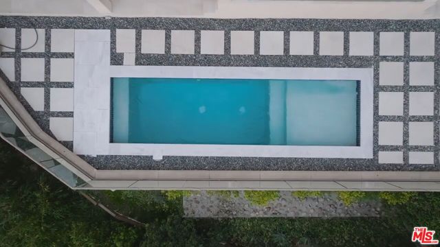 1380 Summitridge Place, Beverly Hills CA: https://media.crmls.org/mediaz/ce1f46f3-70c3-457c-843b-73d310a2ab5b.jpg
