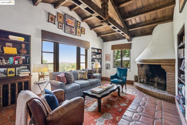 6801 Estates Dr, Oakland CA: https://media.crmls.org/mediaz/ce1f6431-e4bd-4e99-b285-faeb761b6374.jpg