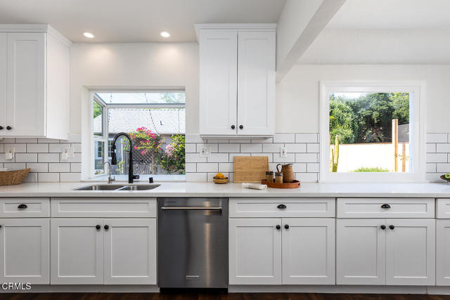 1807 New York Drive, Altadena CA: https://media.crmls.org/mediaz/ce205e43-be4f-419c-8b3e-f4ea247f2b72.jpg