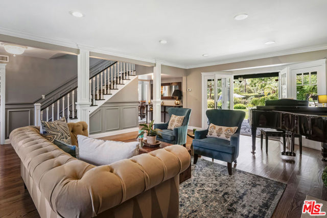 2555 N Altadena Drive, Altadena CA: https://media.crmls.org/mediaz/ce211229-8829-4ab6-9e72-601e19552978.jpg