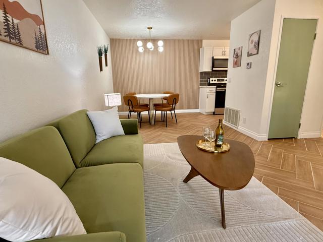 2875 N Los Felices Road, Palm Springs CA: https://media.crmls.org/mediaz/ce21213d-763b-481d-a9d1-394a43868c97.jpg