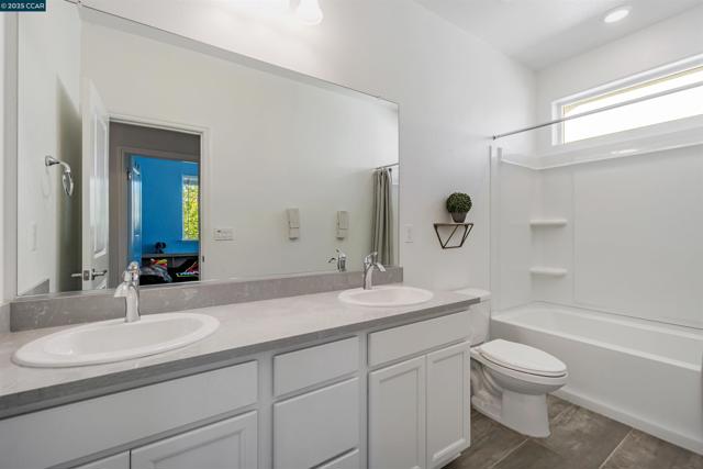 158 Wooley Creek Way, Brentwood CA: https://media.crmls.org/mediaz/ce2192d9-3732-46a1-950e-8f4f70c63afd.jpg