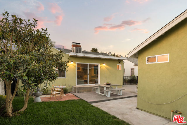 11536 Otsego Street, Valley Village CA: https://media.crmls.org/mediaz/ce21b6a9-adb6-4c30-9662-32493df80cb2.jpg