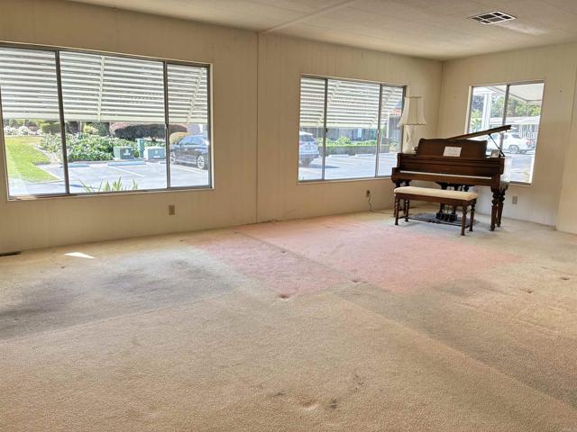 Detail Gallery Image 9 of 36 For 2130 Sunset Dr #99,  Vista,  CA 92081 - 2 Beds | 2 Baths