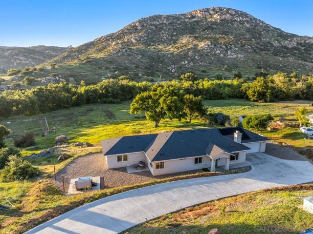 22916 Tombill Rd, Ramona CA: https://media.crmls.org/mediaz/ce21c504-1ee8-4752-afb3-2ab154208e1d.jpg