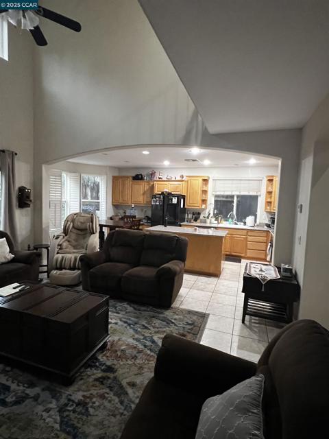 4045 Galenez Way, Antioch CA: https://media.crmls.org/mediaz/ce21d5ba-c2bb-4198-95ff-79fe4d7ea4cb.jpg