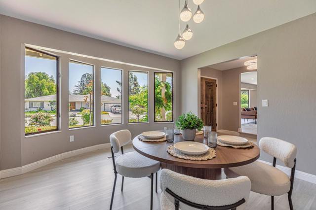 445 Marks Drive, Hollister CA: https://media.crmls.org/mediaz/ce22384c-638e-4c69-af2b-f53af55a188a.jpg