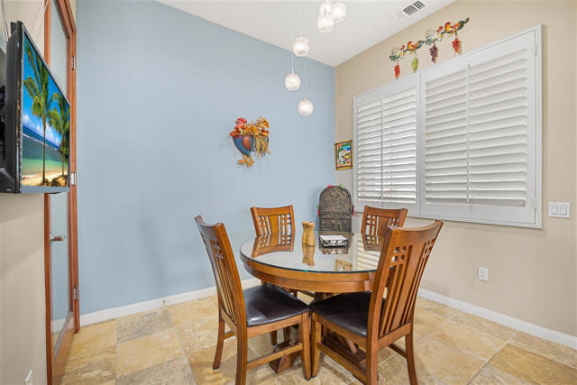 40973 Corte La Fonda, Indio CA: https://media.crmls.org/mediaz/ce22e2d7-b63a-41aa-a829-4b45b90daf28.jpg