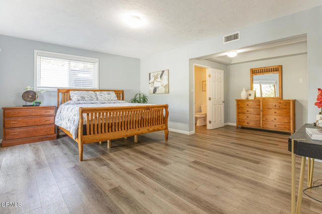 Detail Gallery Image 20 of 64 For 10272 Willow Springs Ln, Sunland,  CA 91040 - 4 Beds | 3 Baths