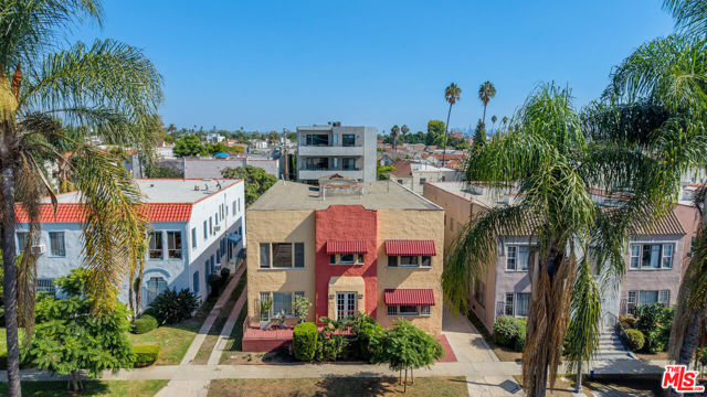 358 N Ogden Drive, Los Angeles CA: https://media.crmls.org/mediaz/ce22f20b-3d31-40dd-bb0b-de68eba93b8d.jpg