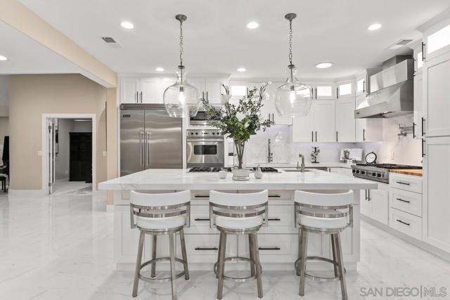 4716 S Mission Rd, Fallbrook CA: https://media.crmls.org/mediaz/ce231334-f3c0-4cc1-a2a5-efd1f85b7061.jpg