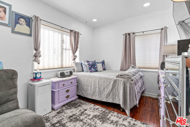 2205 S Burnside Avenue, Los Angeles CA: https://media.crmls.org/mediaz/ce23c72a-f705-4c7f-9e96-b82159420d39.jpg