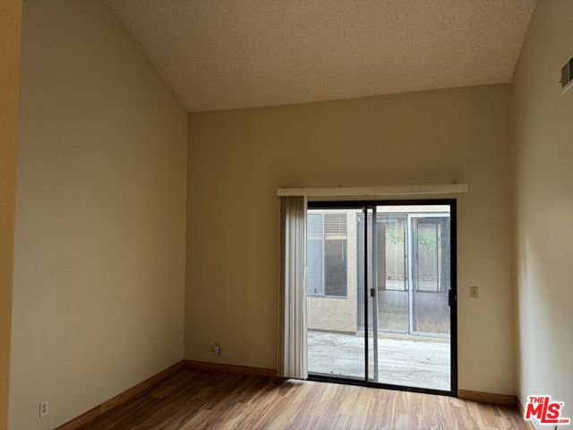 3635 Via Pacifica Walk, Oxnard CA: https://media.crmls.org/mediaz/ce240808-1cf3-4bd6-893d-f82c46ce46e0.jpg