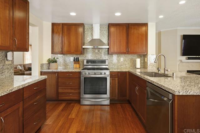 647 Boysenberry Way, Oceanside CA: https://media.crmls.org/mediaz/ce254615-e4e7-47ad-bb0b-92166c9c305b.jpg