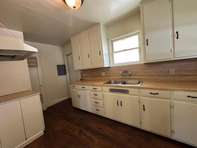 2042 E Mayfair, Fresno CA: https://media.crmls.org/mediaz/ce25824f-b002-46d5-918e-75f640df2c73.jpg