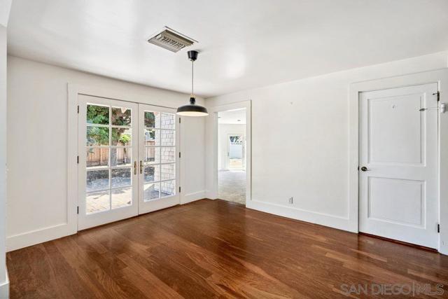 1312 3Rd St, Coronado CA: https://media.crmls.org/mediaz/ce2583dd-e8e1-40a9-8e96-da7b77d0c918.jpg