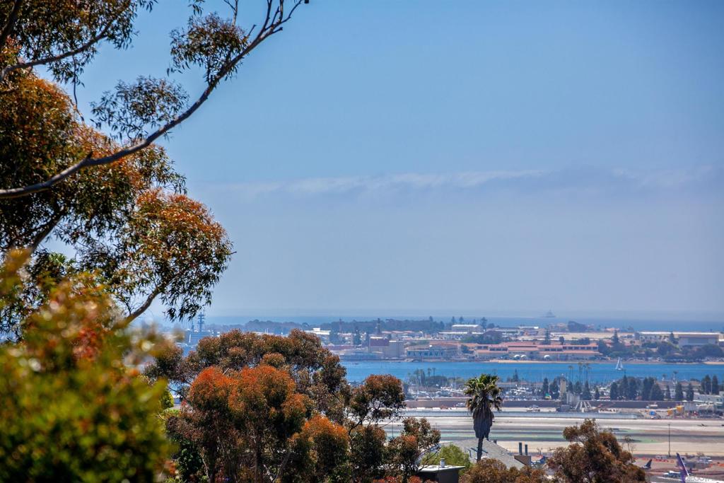 https://media.crmls.org/mediaz/ce25d92c-b0e2-4d28-a53c-ada07204c63d.jpg?preset=X-Large