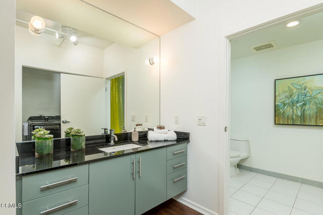 510 S Hewitt Street, Los Angeles CA: https://media.crmls.org/mediaz/ce25dbd4-85af-4a32-a4bc-0927847a030b.jpg