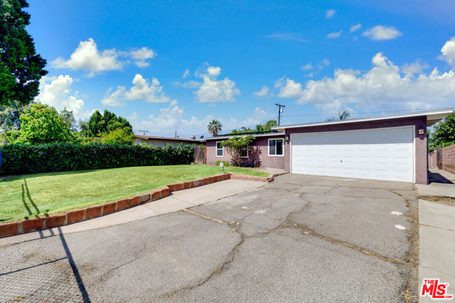 5633 Cedarglen Drive, Azusa CA: https://media.crmls.org/mediaz/ce26bb87-223b-498b-8319-d82ac3b35abb.jpg