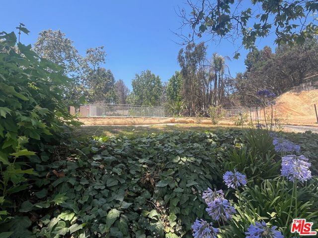 919 Bienveneda Avenue, Pacific Palisades CA: https://media.crmls.org/mediaz/ce280e3f-372f-45c2-8cfc-dbb5f45473f1.jpg
