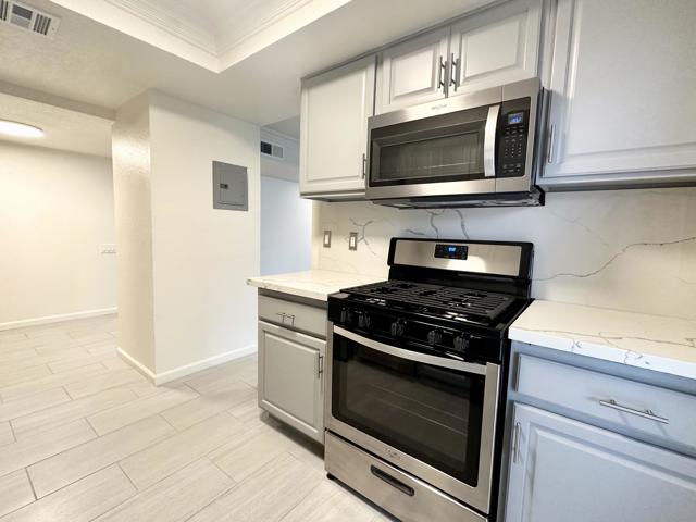 400 N Sunrise Way, Palm Springs CA: https://media.crmls.org/mediaz/ce281919-616e-44b5-90b0-affc01539dac.jpg