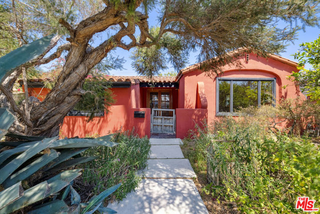 11819 Juniette Street, Culver City CA: https://media.crmls.org/mediaz/ce285ca4-f48a-44f6-959f-e2585c9f7f4c.jpg