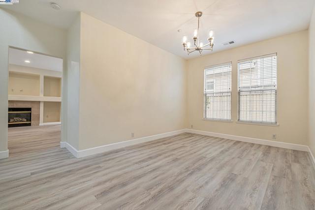 4293 OLIVER WAY, Union City CA: https://media.crmls.org/mediaz/ce28fae0-5ace-4747-9cdb-db1bda28df7f.jpg
