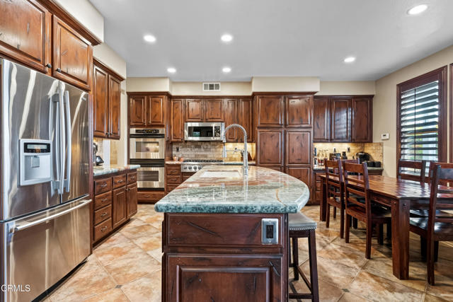 490 Peter Place, Simi Valley CA: https://media.crmls.org/mediaz/ce29ecbd-4f1c-4de4-98f5-bc386a8a20ef.jpg