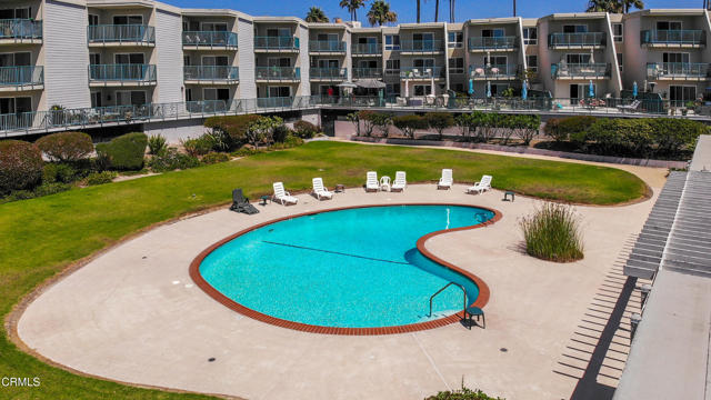 2901 Peninsula Road, Oxnard CA: https://media.crmls.org/mediaz/ce2a1c71-b179-4993-ba2c-829ed2f76cb8.jpg