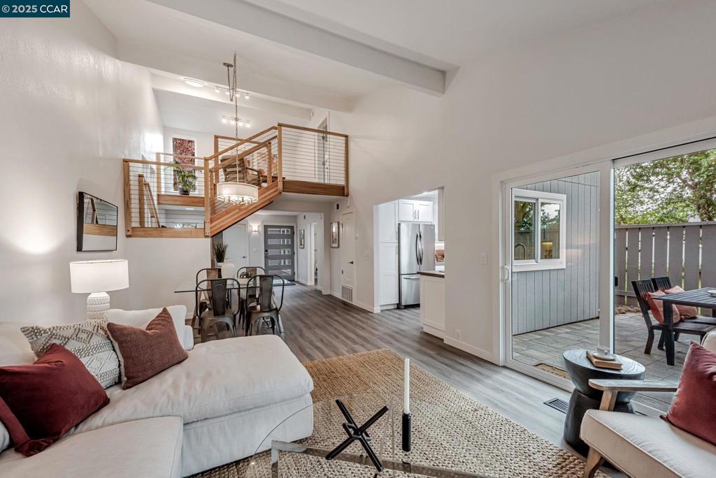 1926 Ascot Dr