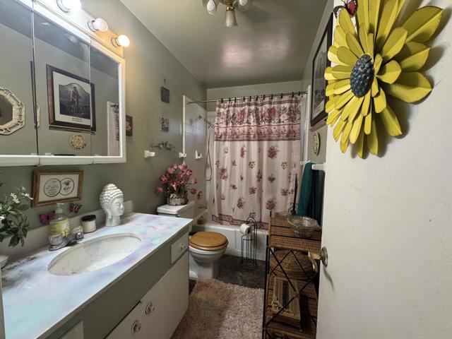 7585 Joshua Lane, Yucca Valley CA: https://media.crmls.org/mediaz/ce2ab8ed-ec1d-4e6a-a52b-ca04cee2a403.jpg
