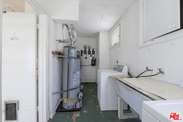 2461 McCready Avenue, Los Angeles CA: https://media.crmls.org/mediaz/ce2af8d5-a84d-4e75-990f-a3b95f76649e.jpg