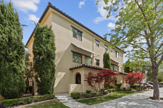 427 Willow Glen Way, San Jose CA: https://media.crmls.org/mediaz/ce2b4d2d-d0c3-4722-81dc-ce5aa9ea3d15.jpg