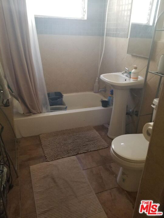 1046 North Ogden Drive photo 2