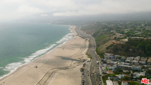 14930 Mc Kendree Avenue, Pacific Palisades CA: https://media.crmls.org/mediaz/ce2bbdfe-6a4b-41f4-b214-43f1b546c960.jpg