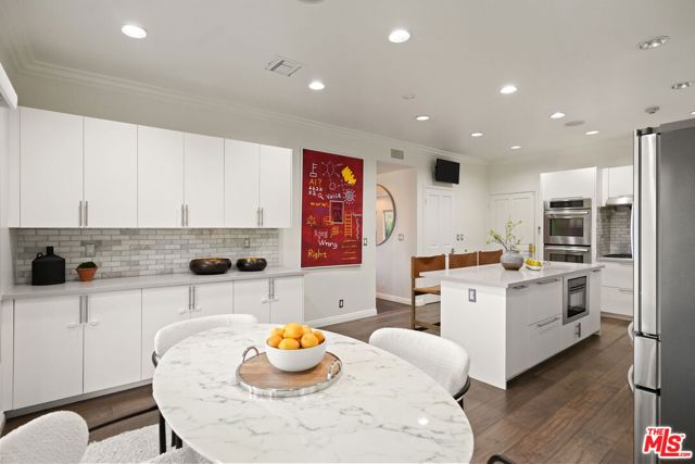 3275 N Knoll Drive, Los Angeles CA: https://media.crmls.org/mediaz/ce2c0070-955f-44de-8daf-1c1cf1917f11.jpg